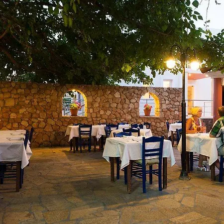 Πανσιόν Perla Marina 3*