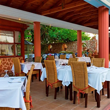 Πανσιόν Perla Marina 3*