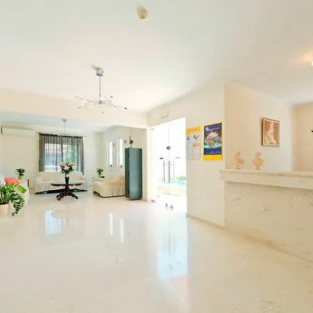 Perla Marina Guest house