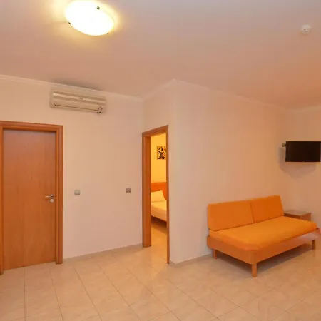 Guest house Perla Marina 4*